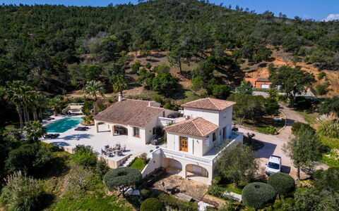 Villa Resedas: Tree, House, Residential Area, Home, Roof, Architecture, Rural Area, Estate, Human Settlement