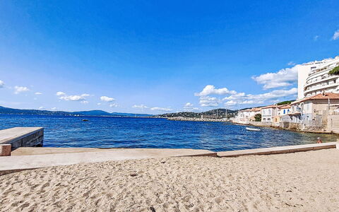 Villa Botrel: Horizon, Coast, Coastal And Oceanic Landforms, Hill, Sea, Beach, Shore, Ocean, Bay, Vacation