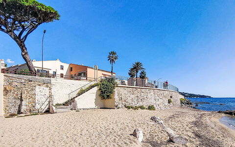 Villa Botrel: Blue, Body Of Water, Horizon, Coast, Summer, Coastal And Oceanic Landforms, Sea, Shore, Landscape, Beach