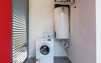 Accommodation:&nbsp;One Life Suites 185.3
