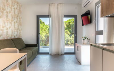 Accommodation:&nbsp;One Life Suites 185.10