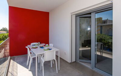 Accommodation:&nbsp;One Life Suites 185.4
