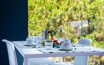 Accommodation:&nbsp;One Life Suites 185.8