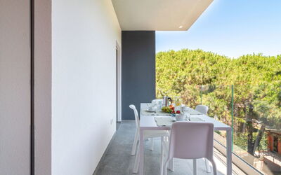 Accommodation:&nbsp;One Life Suites 185.10