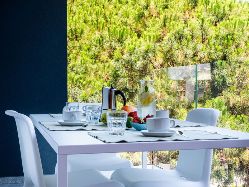 Accommodation:&nbsp;One Life Suites 185.5
