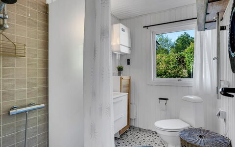 Hjalma - 250M to the Fjord: Plumbing Fixture, Toilet Seat, Toilet, Flooring, Floor, Bathroom, Interior Design, Plumbing, Ceiling, Sink
