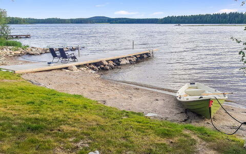 Nurmirinne: Water, Body Of Water, Waterway, Bank, Lake, Coastal And Oceanic Landforms, Shore, Dock, Channel, Coast