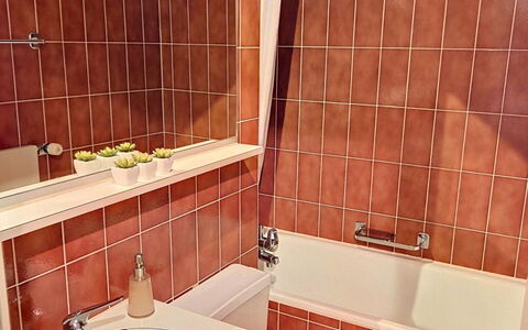 Center Communal D1: Bathroom, Bathroom Sink, Plumbing Fixture, Sink, Flooring, Floor, Interior Design, Tap, Tile, Plumbing