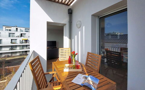 Quiberon 244: Apartment, Residential Area, Balcony, Composite Material, Condominium, Daylighting, Courtyard, Houseplant, Aluminium