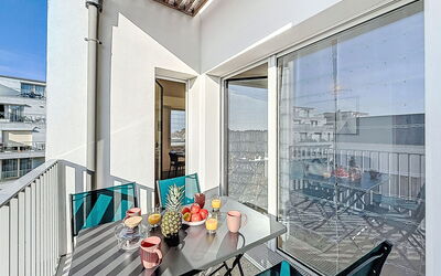 Accommodation:&nbsp;Ar Marine 244.2