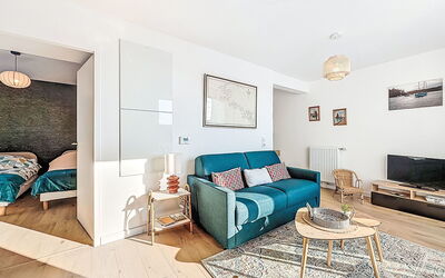 Accommodation:&nbsp;Ar Marine 244.2