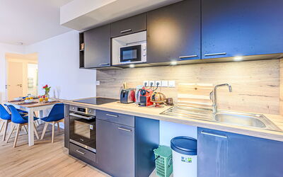 Accommodation:&nbsp;Ar Marine 244.1