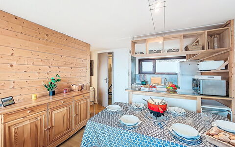 La Combe des Ours: Furniture, Wood, Interior Design, Flooring, Room, Kitchen, Floor, Home, Chair, Wood Stain