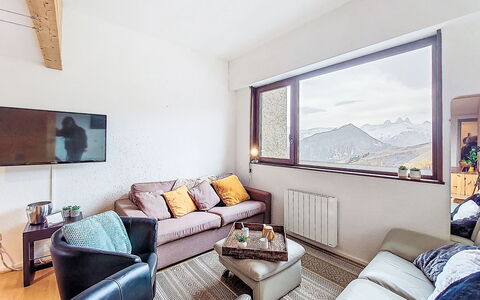 La Combe des Ours: Furniture, Interior Design, Room, Ceiling, Apartment, Living Room, Snow, Couch, Winter, Freezing