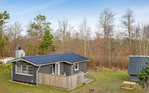 Leandra - 11Km from the Sea: Cottage, Backyard, Yard, Garden Buildings, Shed, Siding, Outdoor Furniture, Log Cabin, Outdoor Structure, Shack