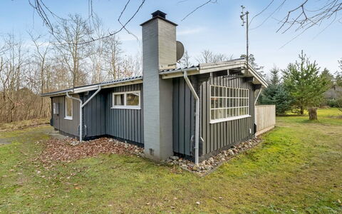 Leandra - 11Km from the Sea: Cottage, Backyard, Yard, Garden Buildings, Shed, Siding, Outdoor Furniture, Log Cabin, Outdoor Structure, Shack