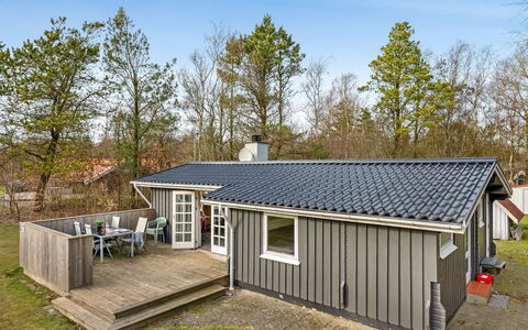 Leandra - 11Km from the Sea: Cottage, Backyard, Yard, Garden Buildings, Shed, Siding, Outdoor Furniture, Log Cabin, Outdoor Structure, Shack