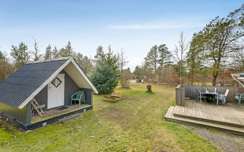 Leandra - 11Km from the Sea: Cottage, Backyard, Yard, Garden Buildings, Shed, Siding, Outdoor Furniture, Log Cabin, Outdoor Structure, Shack