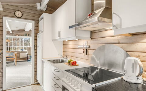 Leandra - 11Km from the Sea: Wood, Kitchen, Countertop, Interior Design, Flooring, Major Appliance, Kitchen Appliance, Home, Ceiling, Furniture
