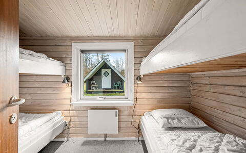 Leandra - 11Km from the Sea: Wood, Home, Log Cabin, Bedroom, Hardwood, Wood Stain, Siding, Plank, Design, Bed