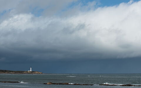 Pitgaveny Apartment: Daytime, Cloud, Horizon, Tower, Sea, Coastal And Oceanic Landforms, Coast