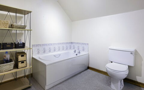 Pitgaveny Apartment: Flooring, Floor, Interior Design, Bathtub, Plumbing Fixture, Bathroom, Ceiling, Plumbing, Home, Room