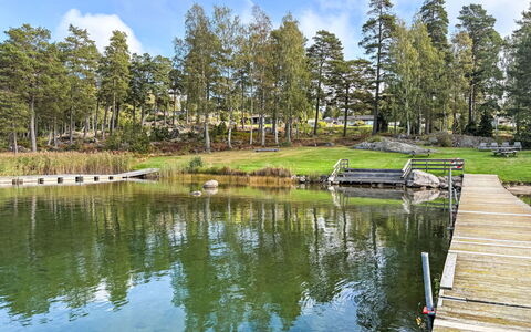 Västanvik: Water, Bank, Watercourse, Dock, Lake, Reflection, Pond, Channel, Reservoir