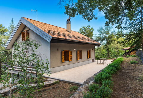 Casa Gibel: Building, Wood, House, Home, Roof, Cottage, Architecture, Rural Area, Door, Farmhouse
