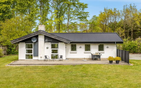 Gildo - 30Km from the Sea: Cottage, Backyard, Yard, Garden Buildings, Shed, Siding, Outdoor Furniture, Log Cabin, Outdoor Structure, Shack