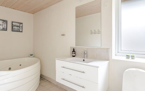 Gildo - 30Km from the Sea: Flooring, Plumbing Fixture, Floor, Interior Design, Bathroom, Wall, Wood, Ceiling, Bathroom Sink, Sink