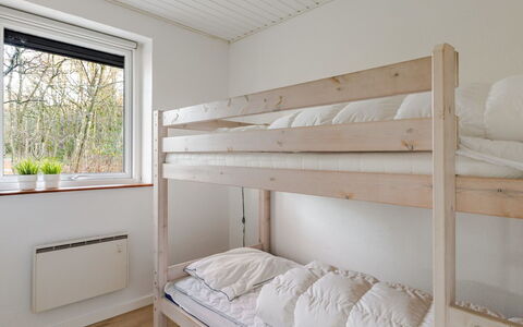 Gildo - 30Km from the Sea: Wood, Bedroom, Bed, Home, Bedding, Bed Sheet, Bed Frame, Wood Stain, Apartment, Hardwood