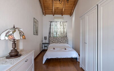Accommodation:&nbsp;Rustic Flat Como