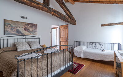 Accommodation:&nbsp;Rustic Flat Como
