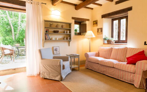 Torre Fantini: Furniture, Interior Design, Wall, Flooring, Wood, Couch, Room, Floor, Ceiling, Living Room