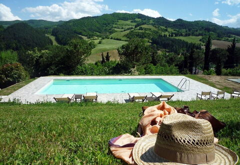 Torre Fantini: Leisure, Hill, Recreation, Swimming Pool, Vacation, Outdoor Furniture, Hill Station, Garden, Lawn, Farmhouse