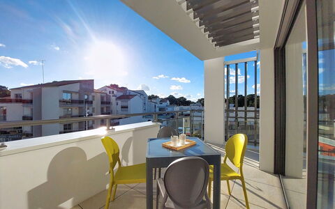 Veleda: Apartment, Composite Material, Condominium, Balcony, Chair, Design, Outdoor Furniture, Hotel, Aluminium, Penthouse Apartment