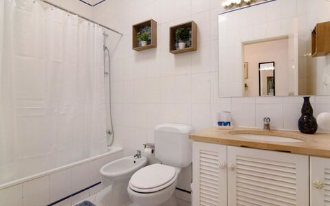 Medusa - Sunny Way: Toilet Seat, Bathroom, Plumbing Fixture, Bathroom Sink, Toilet, Flooring, Sink, Floor, Interior Design, Bathroom Cabinet