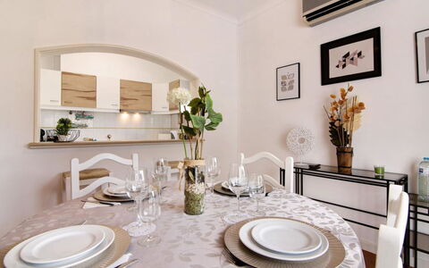 Medusa - Sunny Way: Furniture, Interior Design, Table, Flooring, Kitchen & Dining Room Table, Ceiling, Room, Dining Room, Chair, Lighting