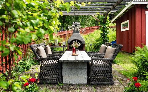 Viksjö Utsikten: Garden, Shrub, Flowerpot, Furniture, Backyard, Outdoor Furniture, Landscaping, Chair, Outdoor Structure