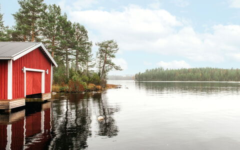 Viksjö Utsikten: Water, Body Of Water, Waterway, Bank, Reflection, Watercourse, Lake, Channel, Forest, Cottage