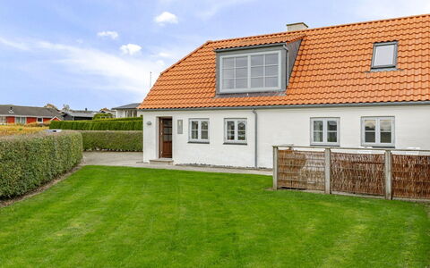 Arvi - 100M from the Sea: Wood, Roof, Home, House, Architecture, Siding, Land Lot, Cottage, Shed, Garden Buildings