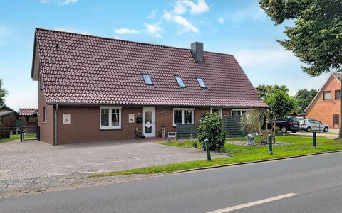 Wanna 102: Building, Window, House, Roof, Residential Area, Home, Neighbourhood, Cottage, Human Settlement, Siding