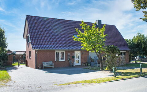 Die Dorfperle: Building, House, Roof, Home, Residential Area, Cottage, Neighbourhood, Architecture, Human Settlement, Driveway