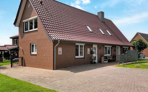 Wanna 102: Building, Window, House, Roof, Residential Area, Home, Neighbourhood, Cottage, Human Settlement, Siding