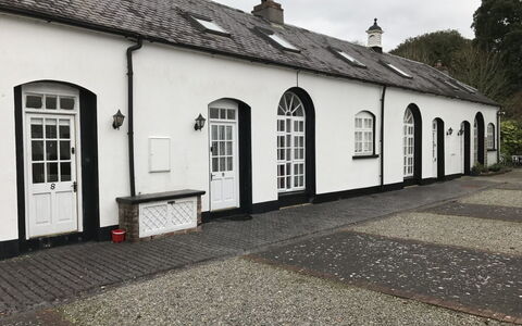 The Stables Holiday Cottage No 9: Wall, Door, Architecture, Roof, Cottage, Driveway, Cobblestone, Chimney, Daylighting
