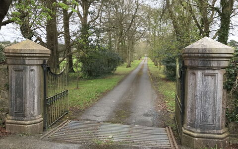 The Stables Holiday Cottage No 9: Trail, Walkway, Gate, Landscaping, Park, Driveway, Path, Fence