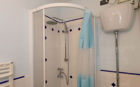 Campiglia Marittima 649: Wall, Plumbing Fixture, Bathroom Sink, Bathroom, Flooring, Floor, Plumbing, Interior Design, Sink, Tap
