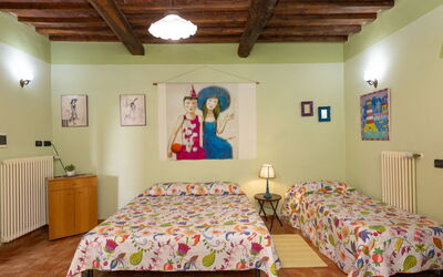 Iris 649.4: Bed, Interior Design, Bedroom, Bedding, Bed Sheet, Furniture, Wall, Linens, Ceiling, Room