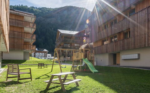 Montela Pavillon - Holiday Stay: Apartment, Condominium, Balcony, Hotel
