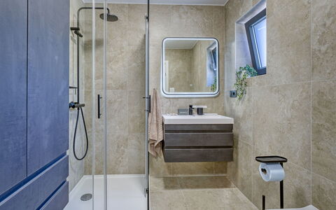 Lamar: Plumbing Fixture, Flooring, Bathroom, Interior Design, Floor, Sink, Tap, Plumbing, Toilet, Bathroom Cabinet